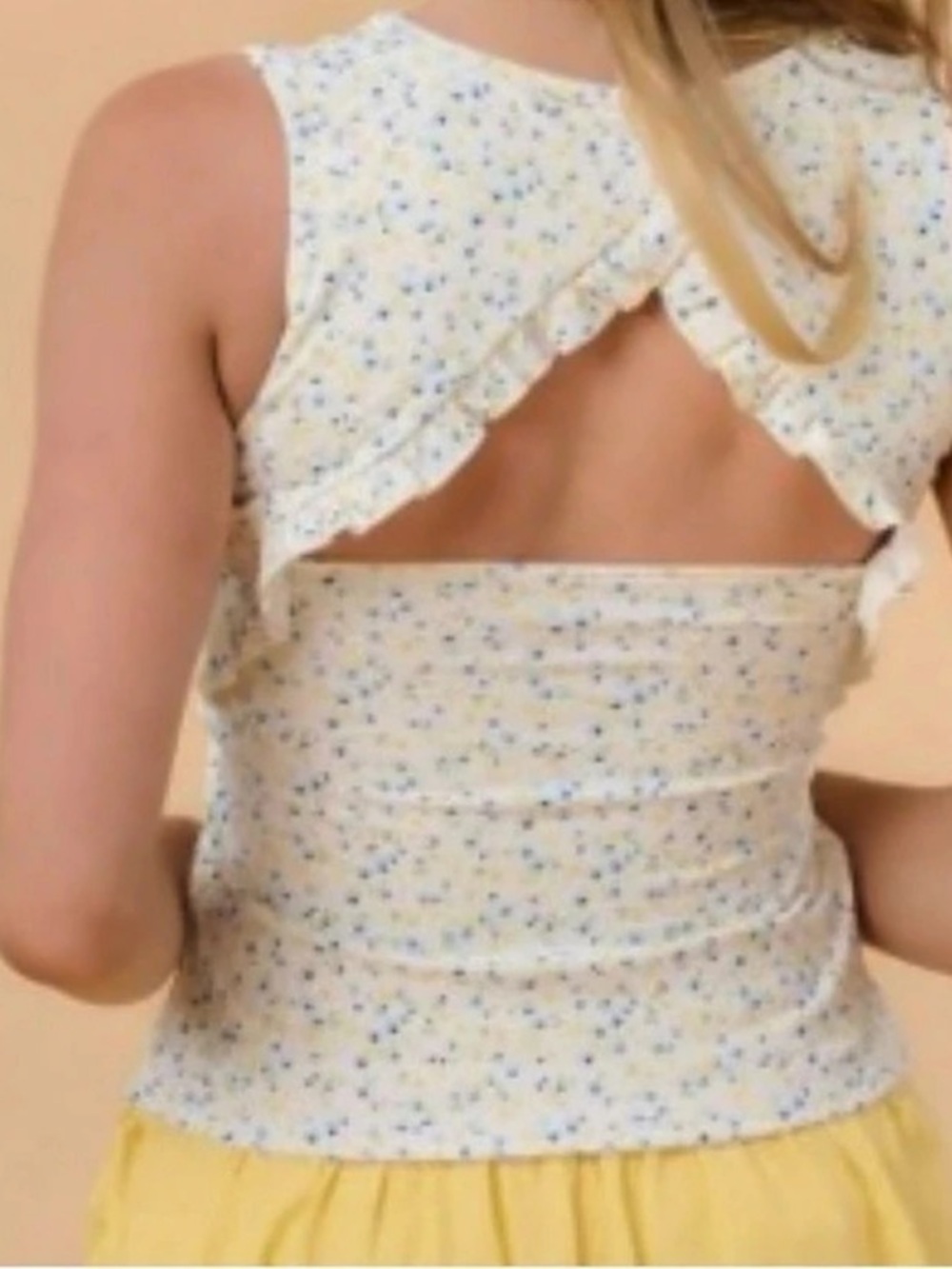 Blogilates Ruffle Back Tank Floral Top in White & Blue M